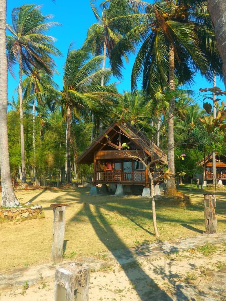 Ary'S Lagoon Bungalow & Hotel Каримунджава Экстерьер фото